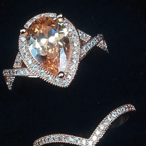 🆕18K Rose Gold Design Teardrop Ring Set - Picture 5 of 9